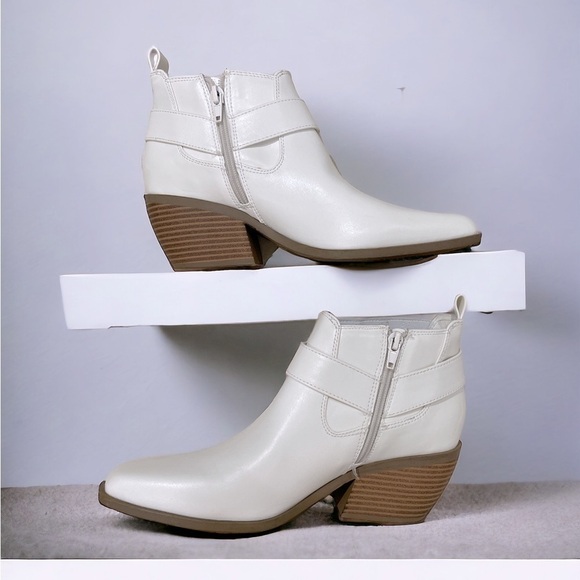 NWOB - GBG Los Angeles Violita Side Zip Gold Tone Buckle Detail Size 7 M - Picture 4 of 8